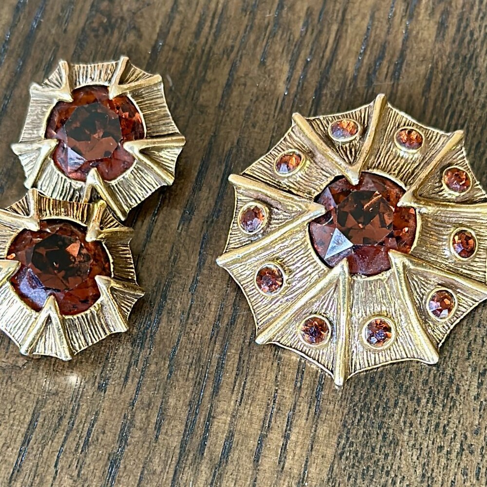 Vintage TARA brooch and clip-on earrings Goldtone with Amber/Rootbeer cabachons